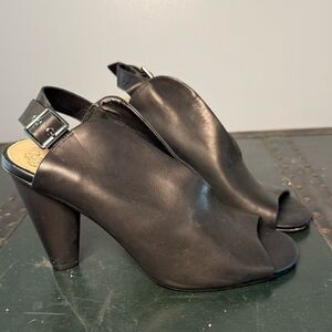 Vince Camuto Black Sling Back: Leather, SZ 8, 3.5" Heel. Excellent Condition!
